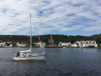 Svelvik sentrum sett fra fjorden